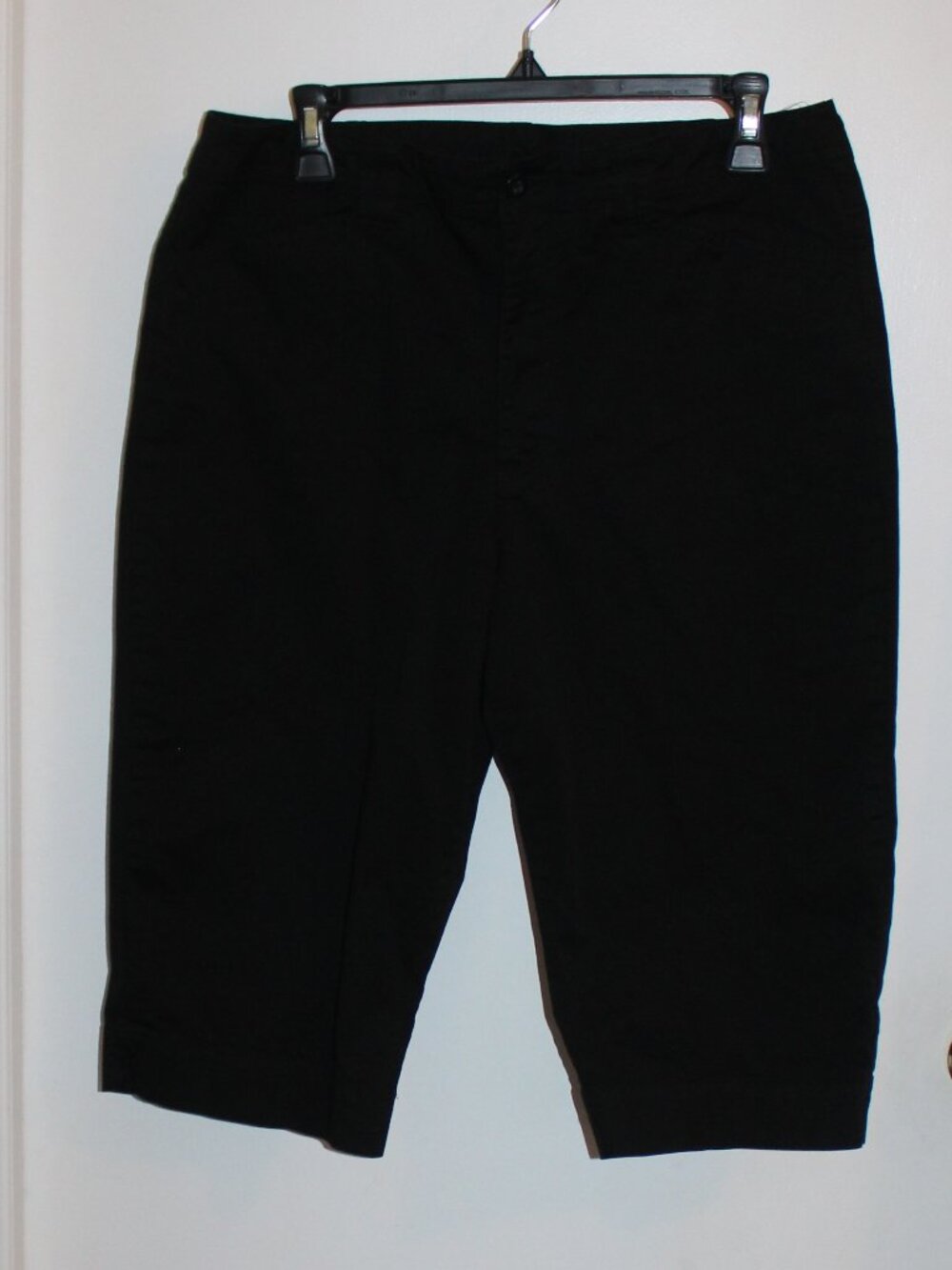 White Stag -Stretch pair of black women's capri, Size 14